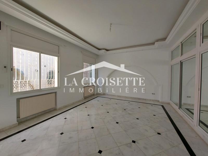 Villa S+5 vue sur mer avec piscine à La Marsa